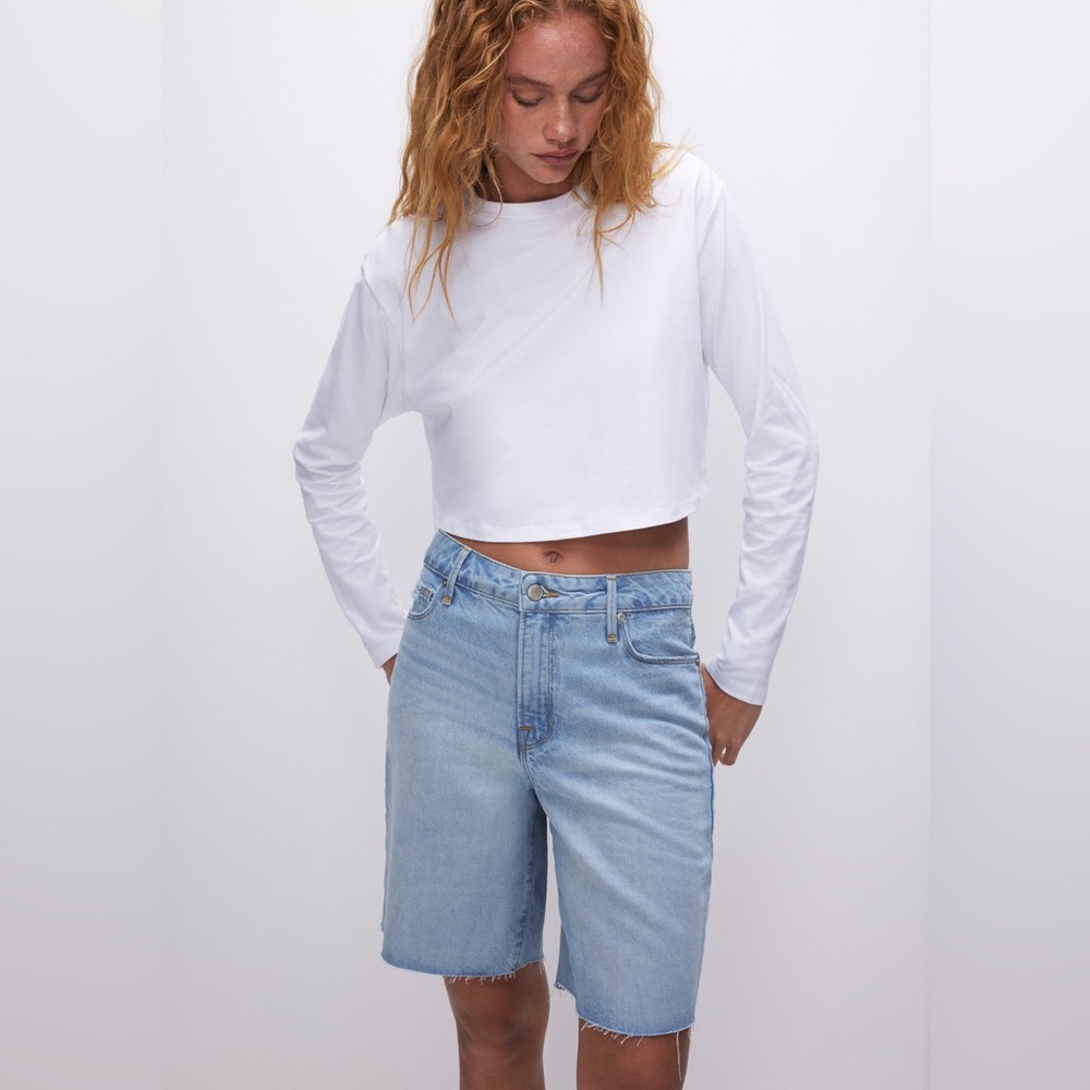 NWT GOOD AMERICAN denim jean cut off shorts. Size 00/24.
